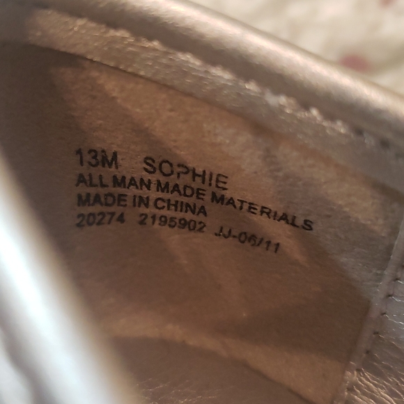NWOT MIA Kids SILVER SPARKLE SHOE - Picture 7 of 7